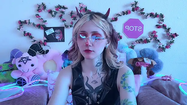 Snapshot of _Devill_Baby chatting on May 19, 1:56 am Devill Baby online show from May 19, 1:56 am