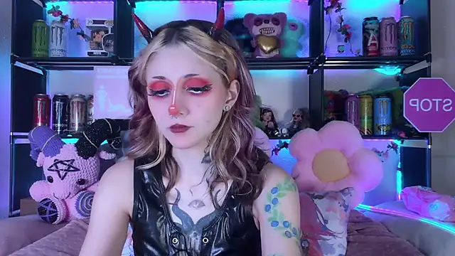 Snapshot of _Devill_Baby chatting on May 25, 7:42 pm Devill Baby online show from May 25, 7:42 pm