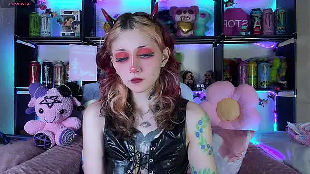 Snapshot of _Devill_Baby chatting on June 5, 6:57 pm Devill Baby online show from June 5, 6:57 pm