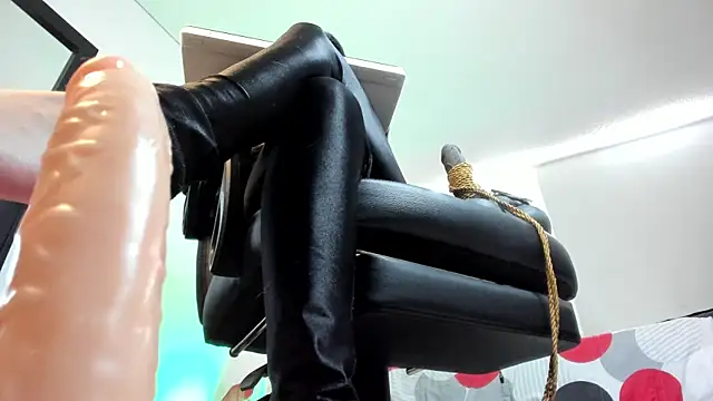 Snapshot of charlotte_joliedart chatting on January 9, 5:22 pm charlotte joliedart online show from January 9, 5:22 pm