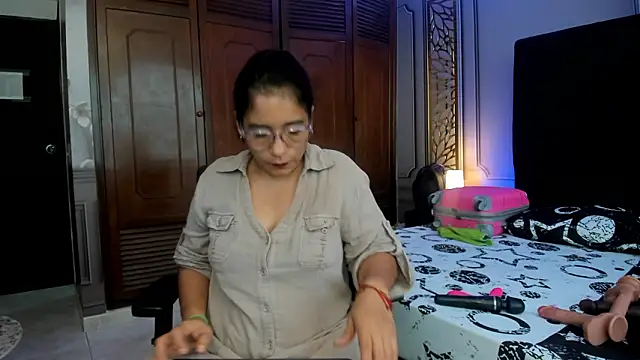 mature bigass   online show from March 13, 8:26 pm