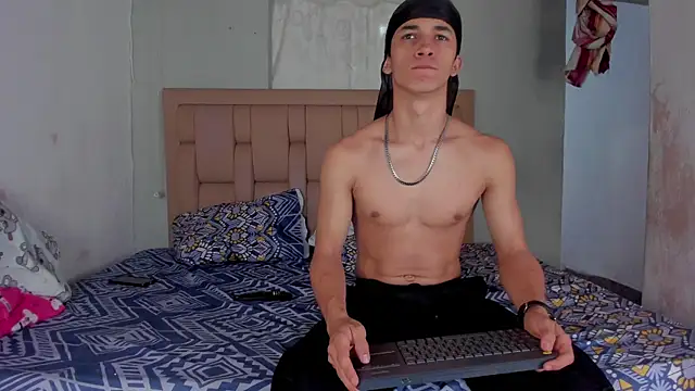 Snapshot of stepcouple_XXX chatting on January 15, 7:01 pm stepcouple XXX online show from January 15, 7:01 pm