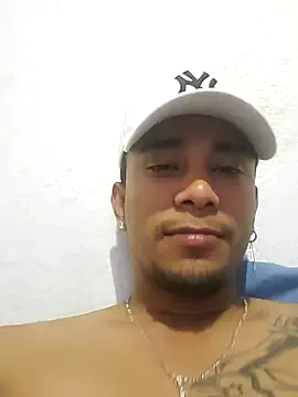 Snapshot of diablonegro69 chatting on December 3, 11:57 pm diablonegro69 online show from December 3, 11:57 pm