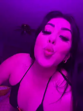 Snapshot of diablonegro69 chatting on February 18, 8:10 am diablonegro69 online show from February 18, 8:10 am