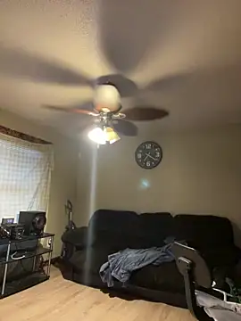 Snapshot of prettyrichie chatting on February 17, 10:38 pm prettyrichie online show from February 17, 10:38 pm