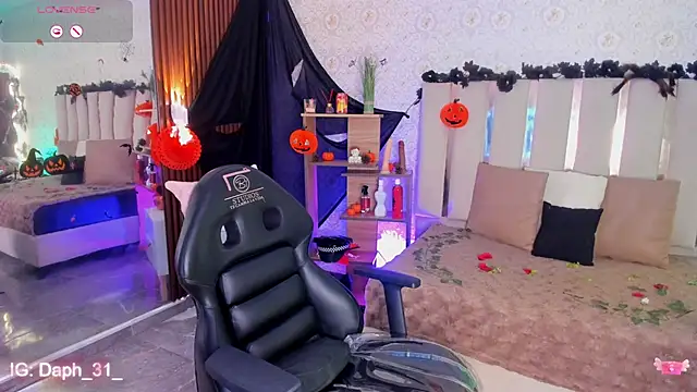 Daphnne tay online show from October 27, 4:05 am