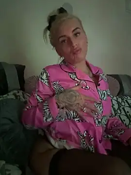 Snapshot of Barbie_26 chatting on December 7, 8:16 pm Barbie 26 online show from December 7, 8:16 pm