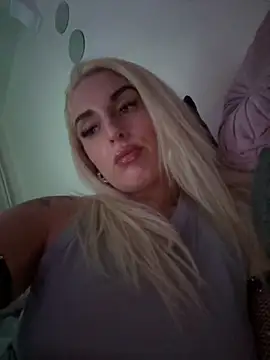 Snapshot of Barbie_26 chatting on December 12, 8:43 pm Barbie 26 online show from December 12, 8:43 pm