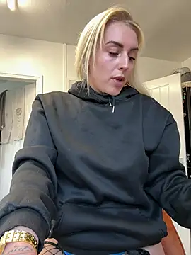 Snapshot of Barbie_26 chatting on March 11, 9:56 am Barbie 26 online show from March 11, 9:56 am