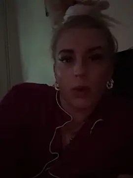 Snapshot of Barbie_26 chatting on March 19, 11:47 pm Barbie 26 online show from March 19, 11:47 pm