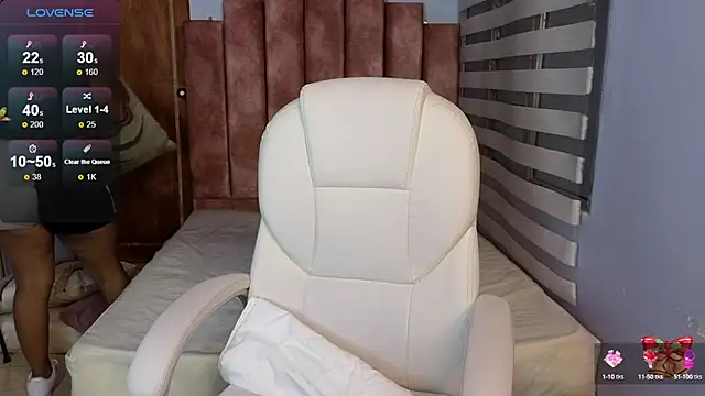 lou rosse  online show from December 20, 9:06 pm