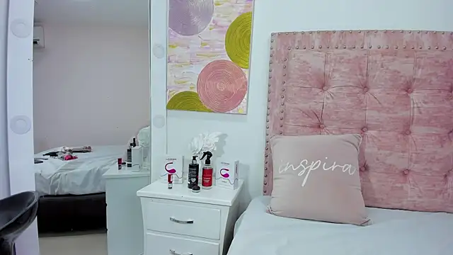 Snapshot of HayleyMarshall_ chatting on March 6, 6:26 pm HayleyMarshall online show from March 6, 6:26 pm