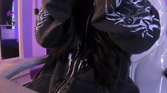 Amy Kiitty  online show from December 19, 12:56 pm