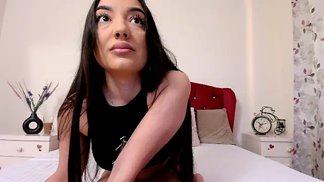Snapshot of RoxyBestAsss chatting on May 19, 4:19 am RoxyBestAsss online show from May 19, 4:19 am
