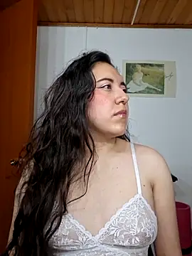 Snapshot of Emi_chik chatting on March 29, 9:42 am Emi chik online show from March 29, 9:42 am