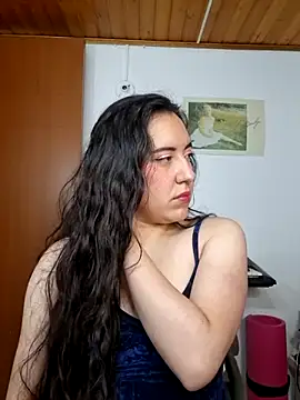 Snapshot of Emi_chik chatting on April 1, 12:28 pm Emi chik online show from April 1, 12:28 pm