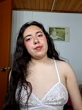 Snapshot of Emi_chik chatting on April 5, 9:28 am Emi chik online show from April 5, 9:28 am
