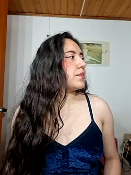 Snapshot of Emi_chik chatting on April 15, 10:55 am Emi chik online show from April 15, 10:55 am