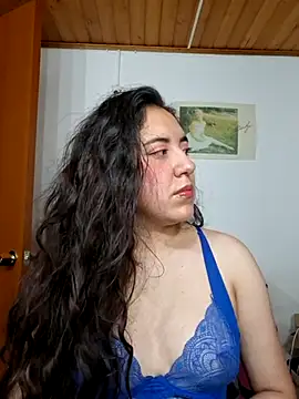 Snapshot of Emi_chik chatting on April 17, 10:51 am Emi chik online show from April 17, 10:51 am