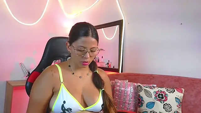 Megaan Greey online show from July 11, 11:39 pm