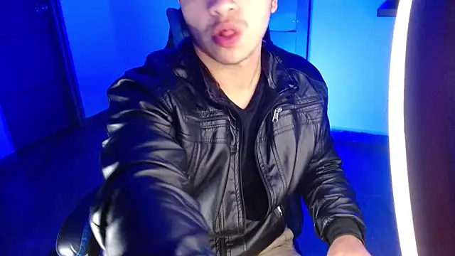 Snapshot of SexyBoy-Bigclit chatting on June 5, 2:07 am SexyBoy-Bigclit online show from June 5, 2:07 am