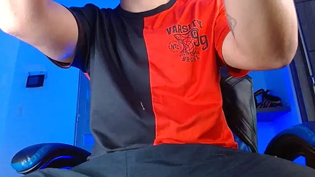 Snapshot of SexyBoy-Bigclit chatting on June 9, 9:26 pm SexyBoy-Bigclit online show from June 9, 9:26 pm