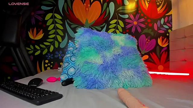 Sweet hot mia online show from February 15, 7:39 pm