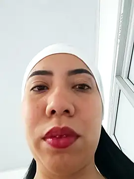 Sweet hot mia online show from November 18, 1:26 pm