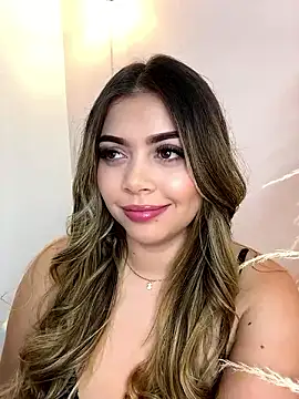 Snapshot of thaliafox_ chatting on December 2, 8:11 pm thaliafox  online show from December 2, 8:11 pm