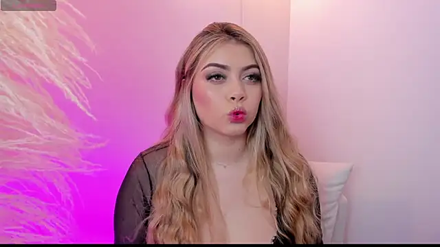 Snapshot of thaliafox_ chatting on February 19, 9:36 pm thaliafox  online show from February 19, 9:36 pm