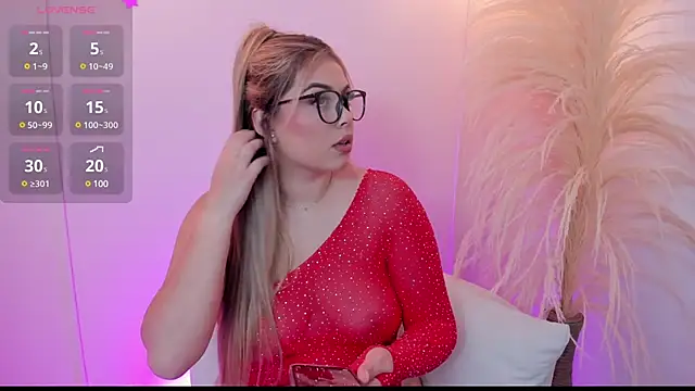 Snapshot of thaliafox_ chatting on February 26, 4:45 pm thaliafox  online show from February 26, 4:45 pm