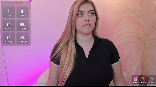 Snapshot of thaliafox_ chatting on March 15, 7:42 am thaliafox  online show from March 15, 7:42 am
