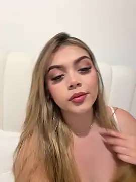 Snapshot of thaliafox_ chatting on March 20, 4:51 am thaliafox  online show from March 20, 4:51 am