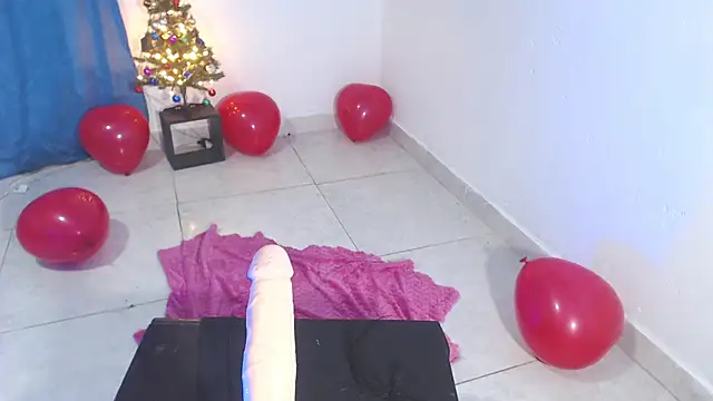 April sexycurvi online show from December 15, 8:18 am