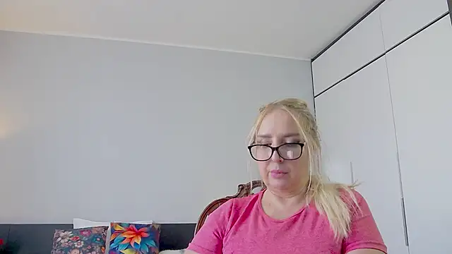 Snapshot of MariaRichi_ chatting on February 20, 10:27 am MariaRichi  online show from February 20, 10:27 am