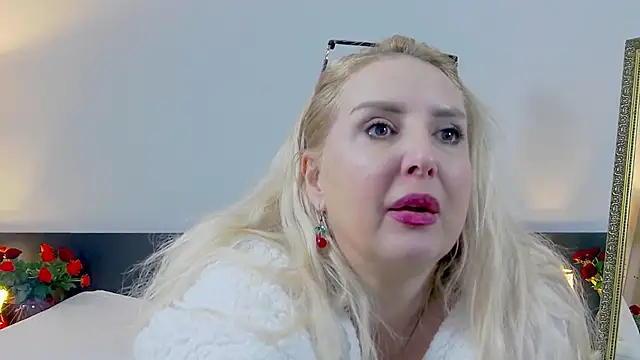 Snapshot of MariaRichi_ chatting on February 22, 3:47 pm MariaRichi  online show from February 22, 3:47 pm