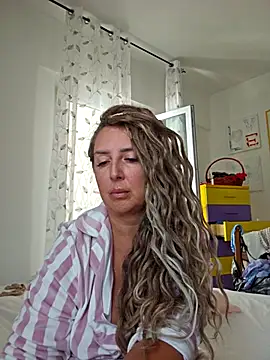 Snapshot of MariaRichi_ chatting on October 1, 7:58 am MariaRichi  online show from October 1, 7:58 am