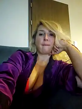 Snapshot of MariaRichi_ chatting on October 19, 7:14 pm MariaRichi  online show from October 19, 7:14 pm