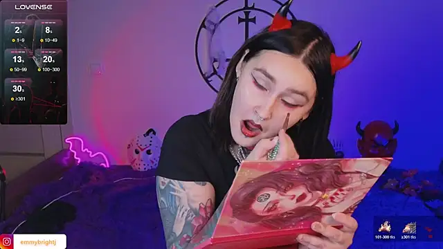 Snapshot of Emmybrightj_ chatting on November 6, 2:56 am Emmybrightj online show from November 6, 2:56 am