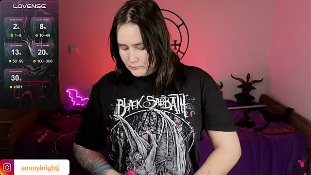 Snapshot of Emmybrightj_ chatting on December 15, 1:32 am Emmybrightj online show from December 15, 1:32 am