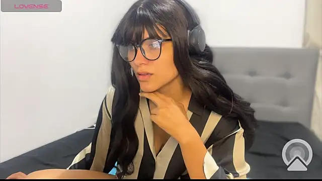 Snapshot of LanaQuen chatting on December 16, 11:39 pm LanaQuen online show from December 16, 11:39 pm