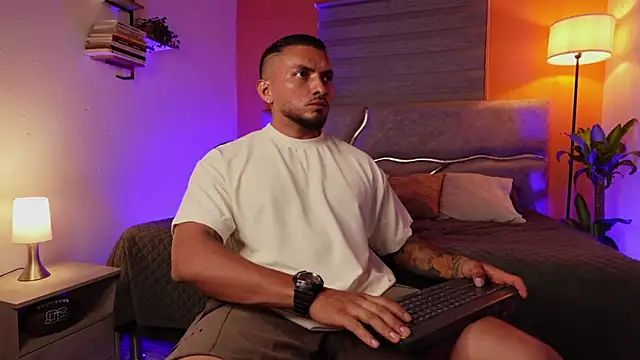 Snapshot of maximusclark1 chatting on June 13, 2:09 am maximusclark1 online show from June 13, 2:09 am