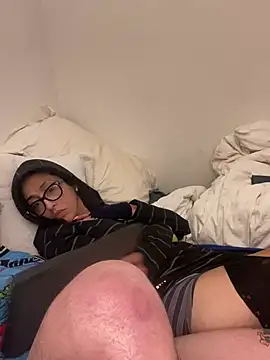 Snapshot of mackshaft4711 chatting on February 6, 9:53 am mackshaft4711 online show from February 6, 9:53 am