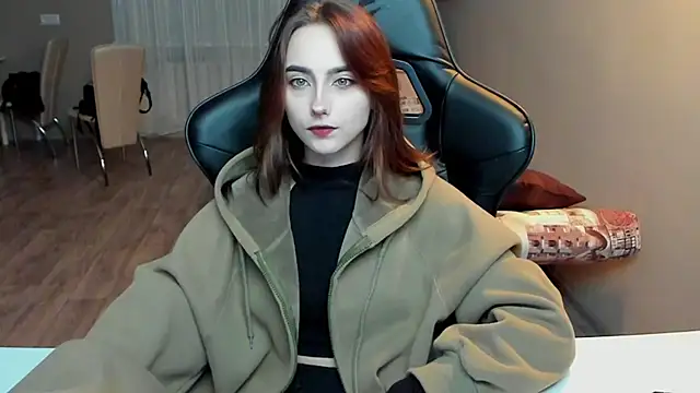 Snapshot of SilverDream chatting on February 4, 5:01 pm SilverDream online show from February 4, 5:01 pm