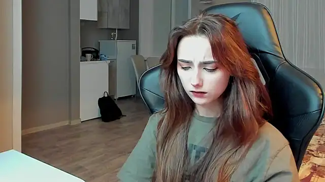 Snapshot of SilverDream chatting on February 9, 1:55 am SilverDream online show from February 9, 1:55 am