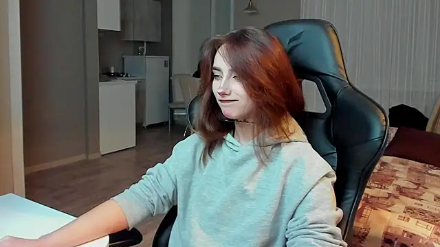 Snapshot of SilverDream chatting on February 12, 11:41 pm SilverDream online show from February 12, 11:41 pm