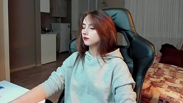 Snapshot of SilverDream chatting on February 13, 2:45 am SilverDream online show from February 13, 2:45 am