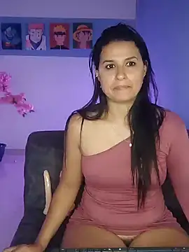 Snapshot of elena_jonees chatting on December 26, 10:20 pm elena jonees online show from December 26, 10:20 pm