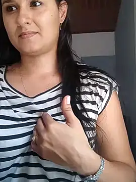Snapshot of elena_jonees chatting on February 19, 6:43 pm elena jonees online show from February 19, 6:43 pm