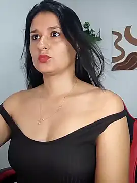 Snapshot of elena_jonees chatting on October 13, 3:23 pm elena jonees online show from October 13, 3:23 pm